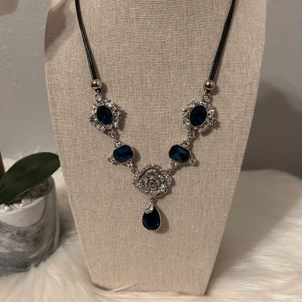Elegant Silver Rhinestone and Royal Blue  Stones Pendant Necklace NWOT